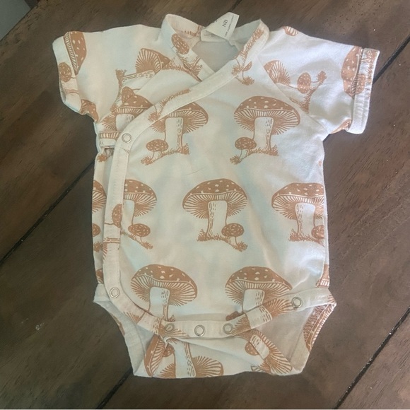 kate quinn Other - Kate Quinn Wild Mushrooms Onsie Sz Newborn 100% Organic Cotton